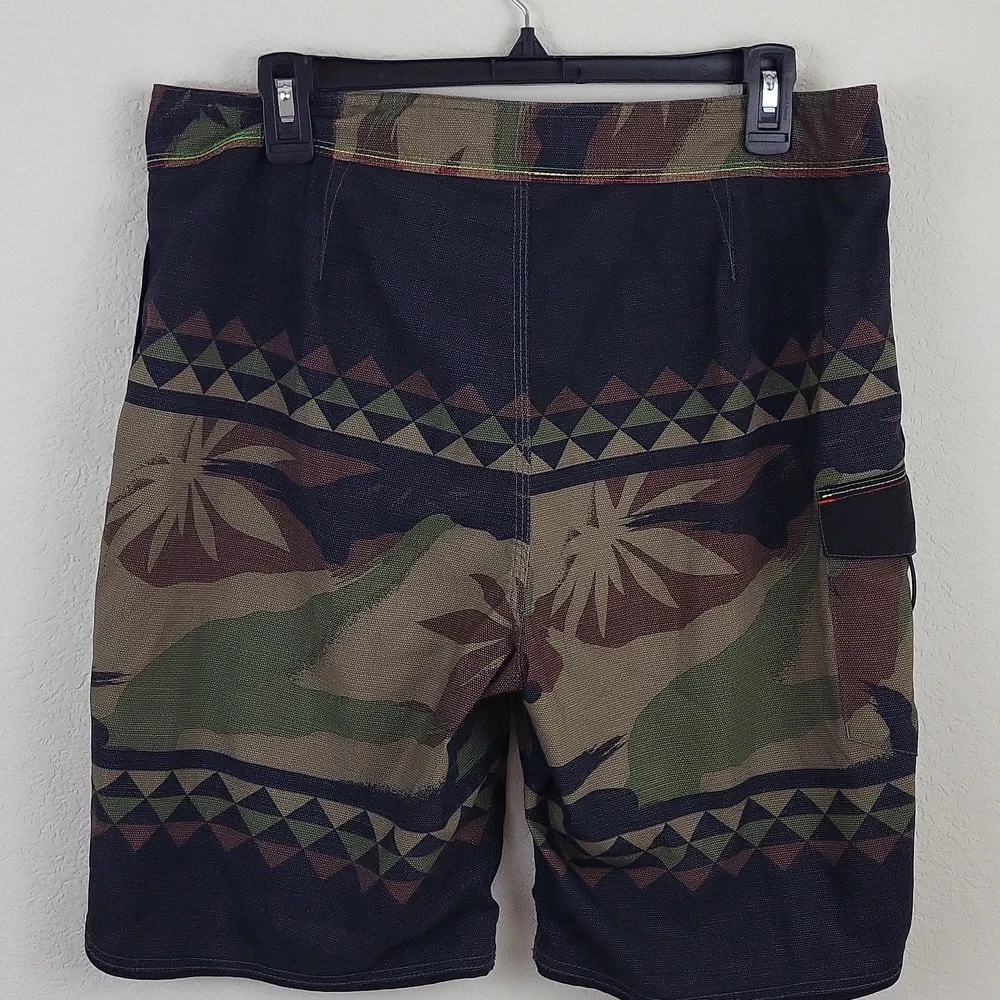 Men's Vans Boardshorts Peace Leaf Camo Size 32